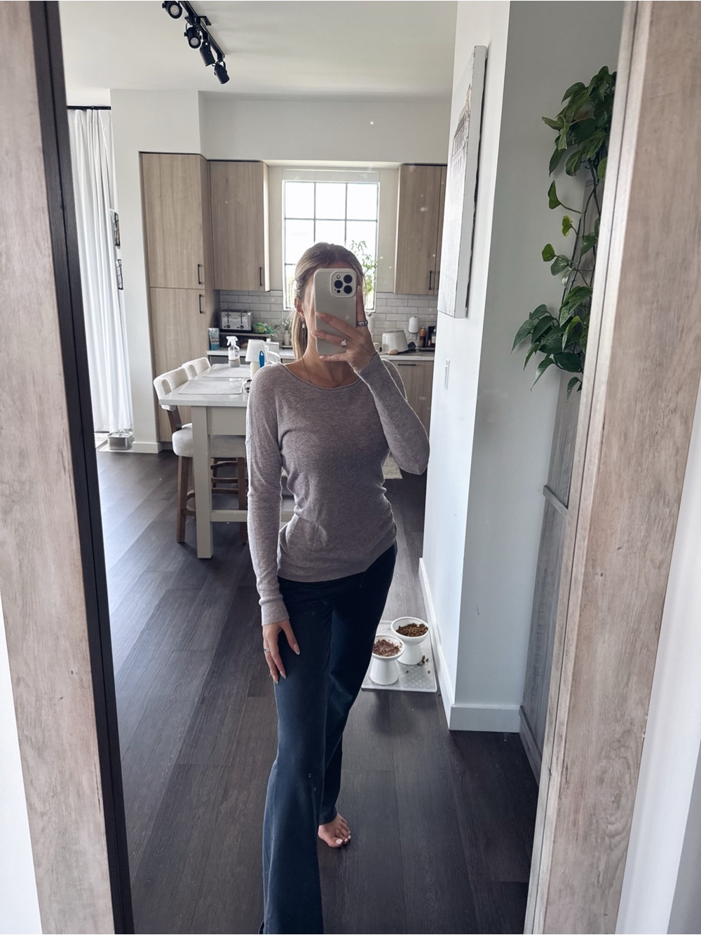 American Eagle Outfitters Long-Sleeve Crewneck Top in Heather Taupe (Size Small)